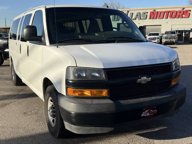 2019 Chevrolet Express Passenger LS's photo