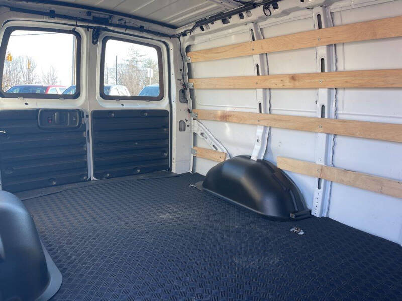 2023 GMC Savana 2500