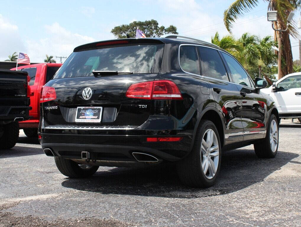 2014 Volkswagen Touareg  - $18,995