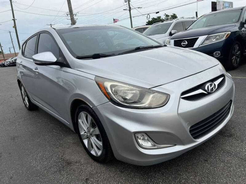 2013 Hyundai Accent SE