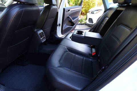2017 Volkswagen Passat 1.8T R-Line