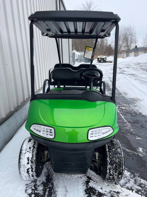 2023 E-Z-GO RXV