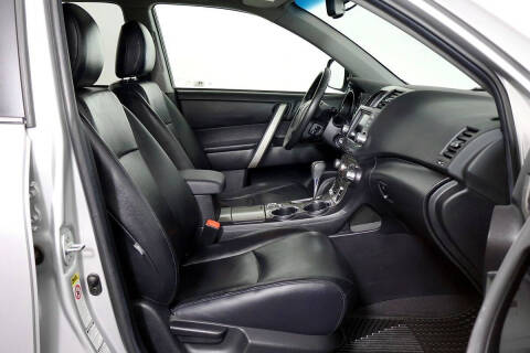 2011 Toyota Highlander SE