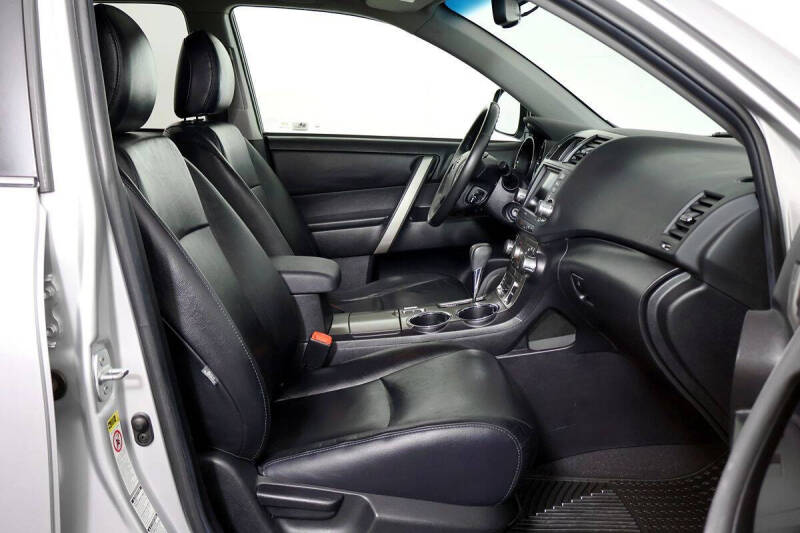 2011 Toyota Highlander SE