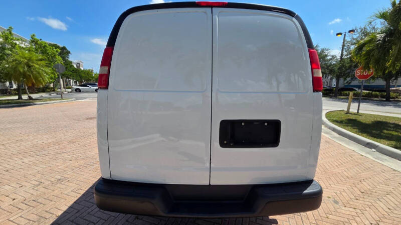 2017 GMC Savana 2500