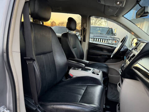 2014 Chrysler Town and Country Touring
