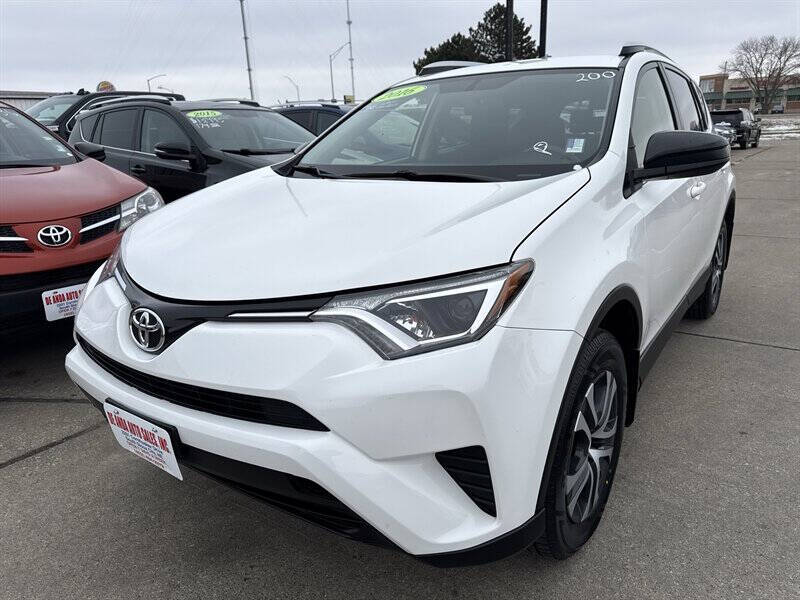 2016 Toyota RAV4 LE's photo