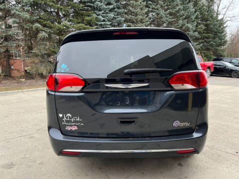 2020 Chrysler Pacifica Touring L