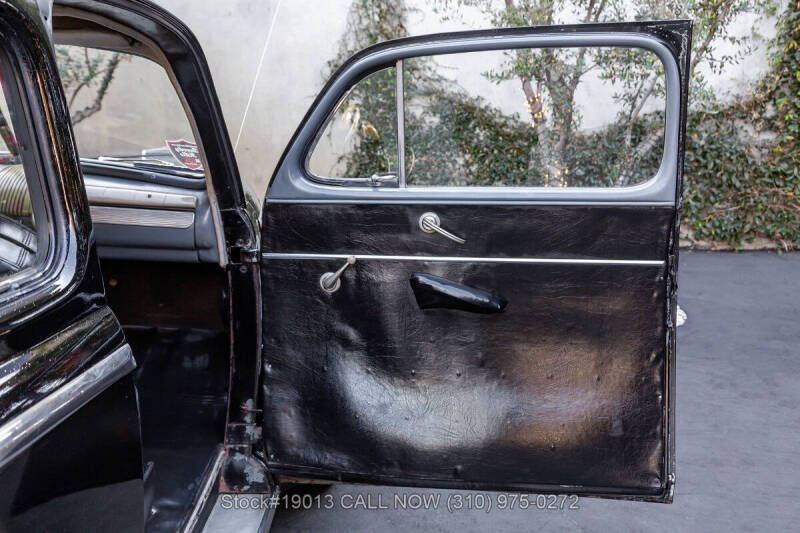 1948 Ford Super Deluxe