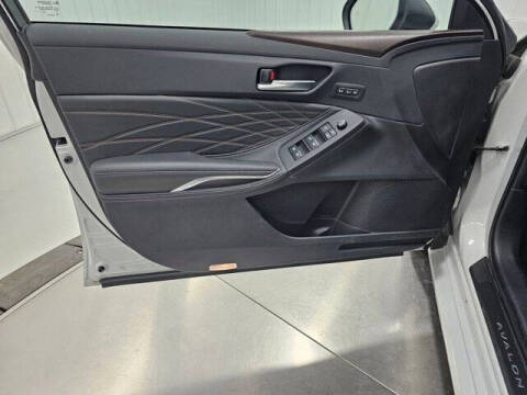 2022 Toyota Avalon Hybrid Limited