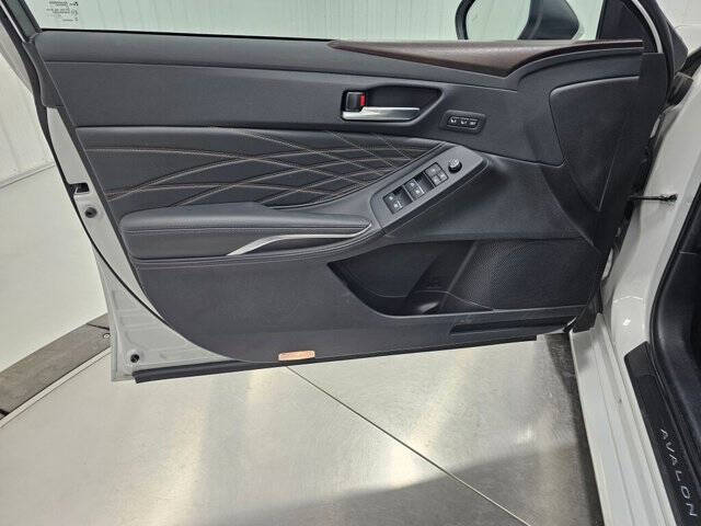 2022 Toyota Avalon Hybrid Limited