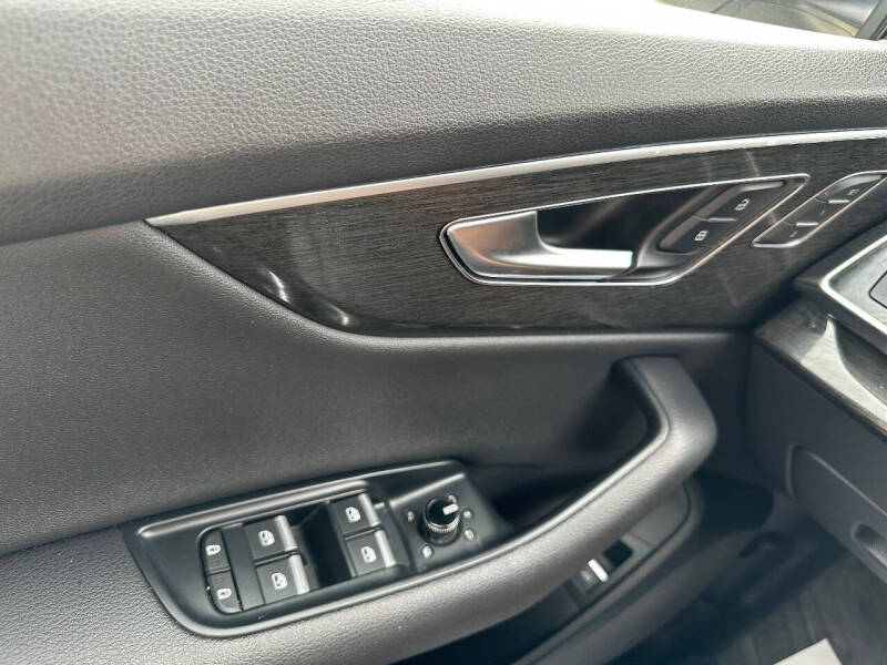 2019 Audi Q8 quattro Premium 55 TFSI