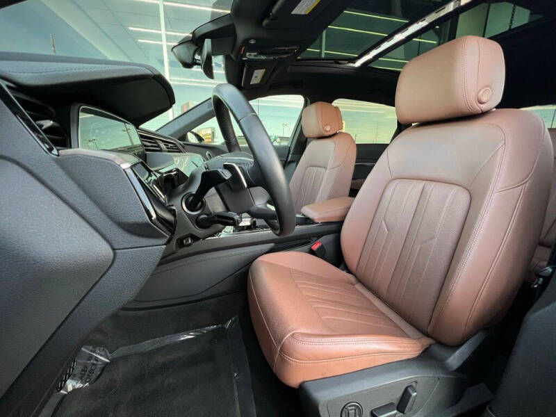 2023 Audi e-tron quattro Premium Plus