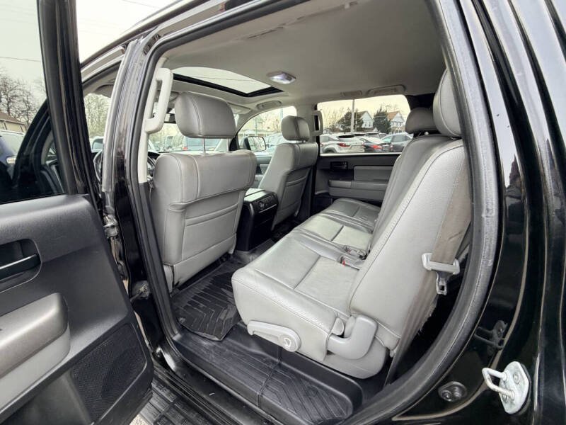 2013 Toyota Sequoia SR5