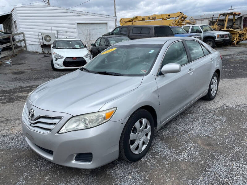 2011 Toyota Camry SE photo 2