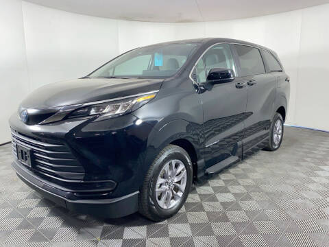 2023 Toyota Sienna LE 8-Passenger