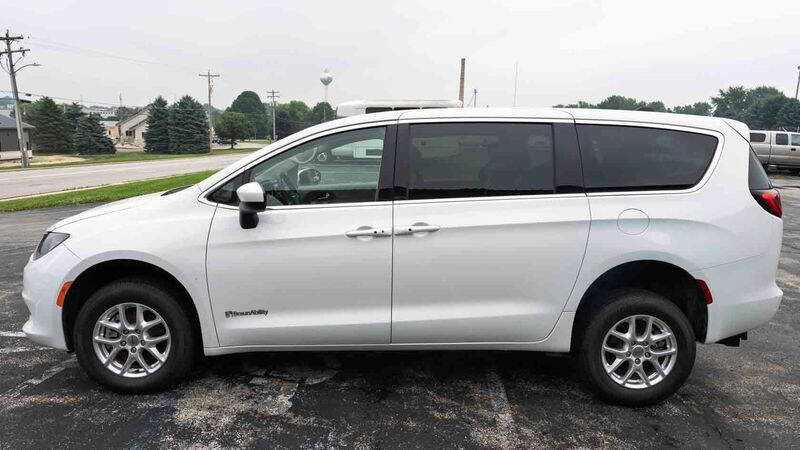 2022 Chrysler Voyager LX