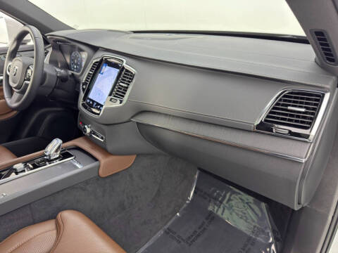 2022 Volvo XC90 Recharge T8 Inscription 7P