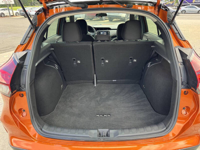 2021 Nissan Kicks SR