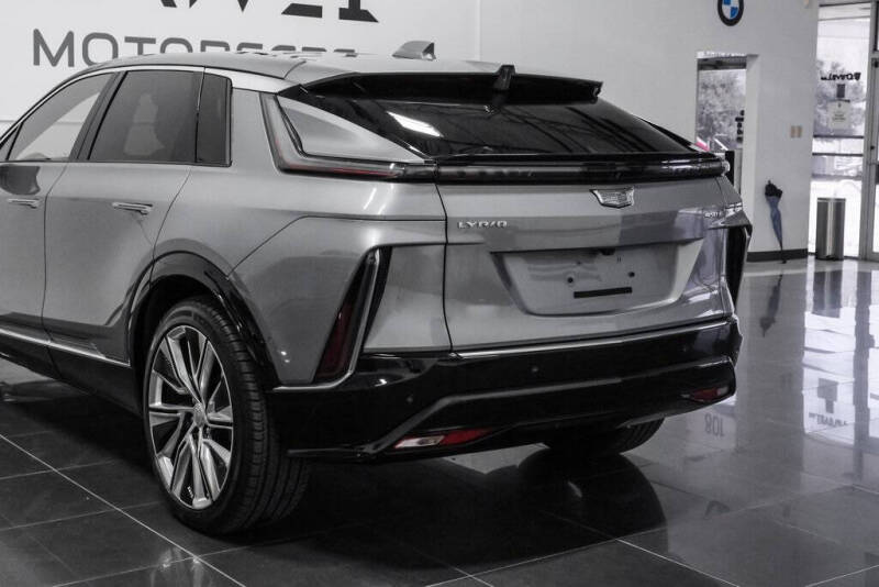 2024 Cadillac LYRIQ Luxury 3