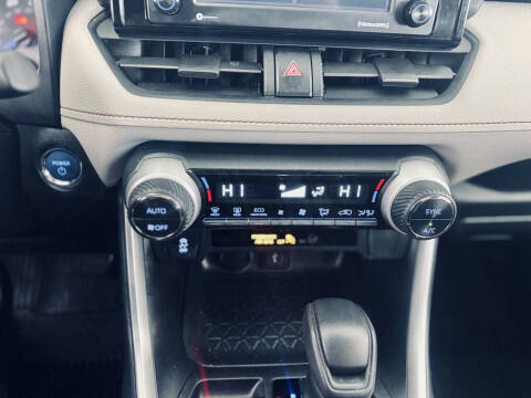 2020 Toyota RAV4 Hybrid XLE