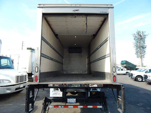 2017 Freightliner M2 106