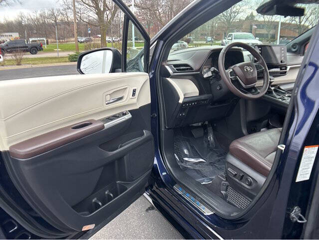 Used 2023 Toyota Sienna Platinum with VIN 5TDESKFC5PS082330 for sale in Madison, WI