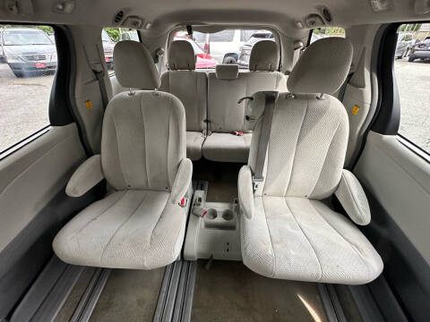 2012 Toyota Sienna LE 8-Passenger