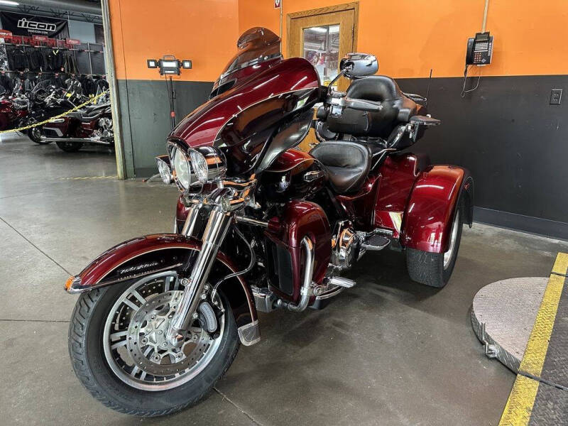2014 Harley-Davidson FLHTCUTG - Tri Glide Ult