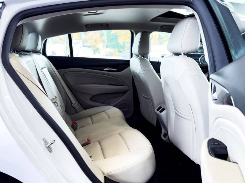 2019 Buick Regal Sportback Essence