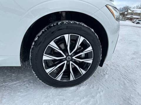 2025 Volvo XC60 B5 Plus Dark Theme