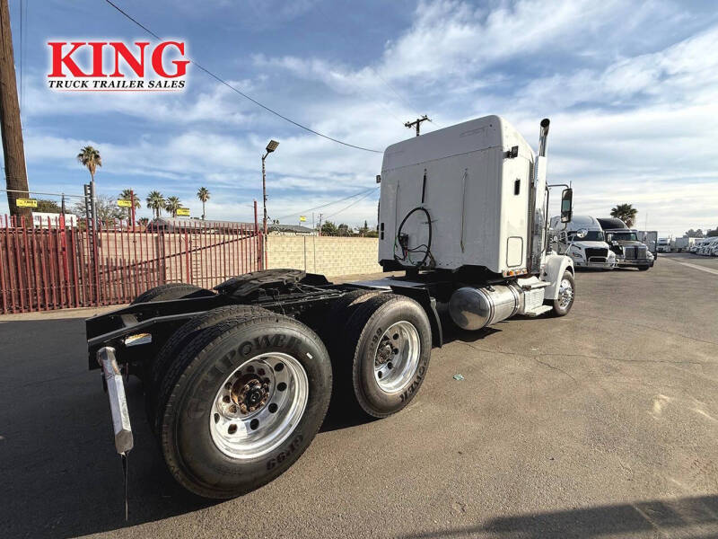 2019 Freightliner Coronado 122 SD