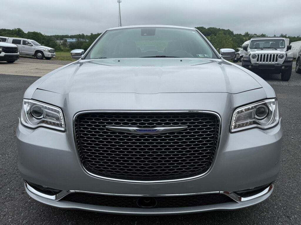 2019 Chrysler 300 8