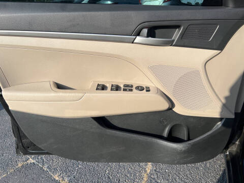 2020 Hyundai Elantra SE