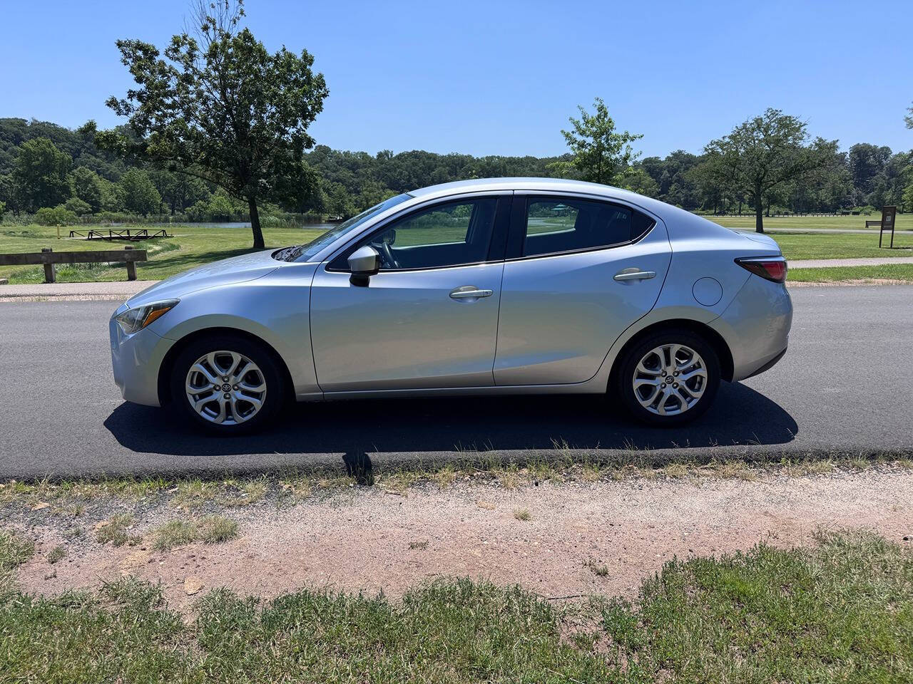 2018 Toyota Yaris iA 17