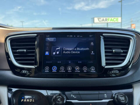 2017 Chrysler Pacifica Touring-L Plus