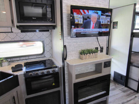 2022 Coleman Lantern Series 242BH