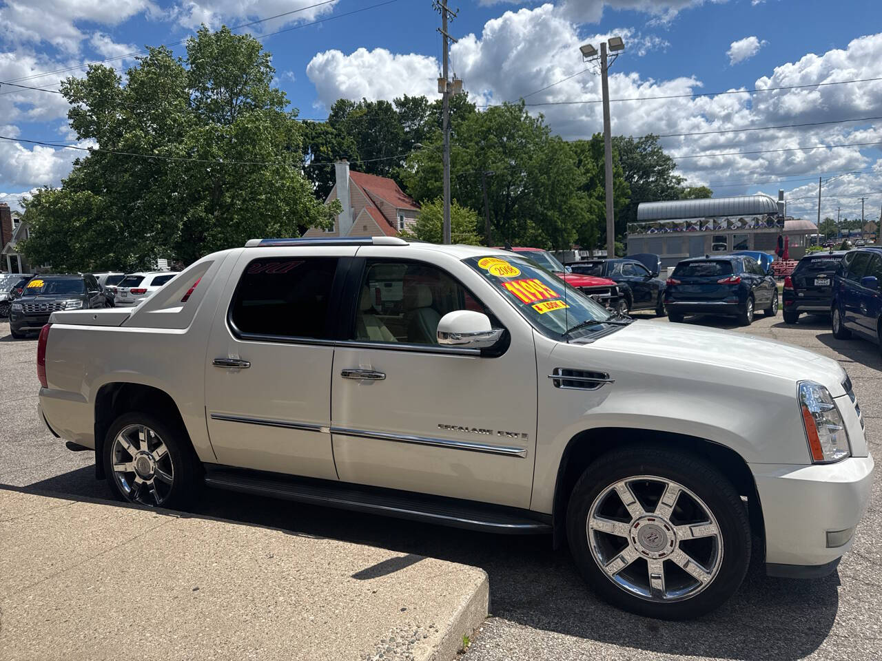 White 2008 Cadillac Escalade EXT Base AWD Base 4dr SB Crew Cab 2