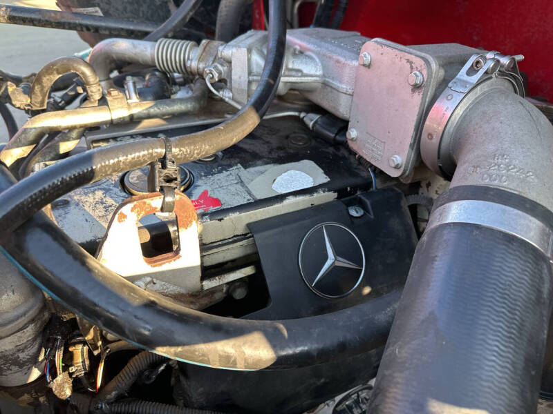 2005 Freightliner M2 106