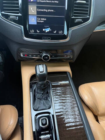 2018 Volvo XC90 T6 Momentum