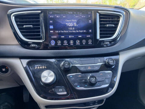 2017 Chrysler Pacifica Touring-L Plus