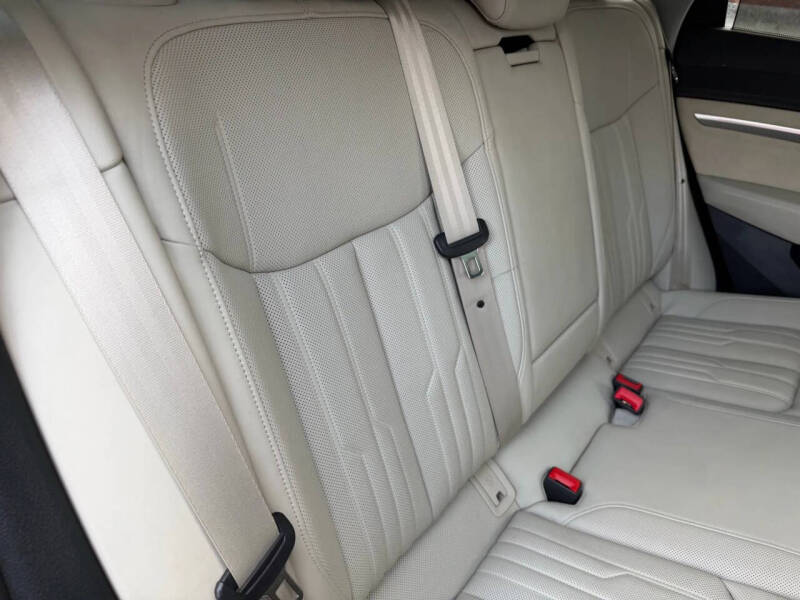 2019 Audi e-tron quattro Prestige