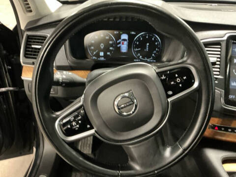 2021 Volvo XC90 T6 Momentum 7-Passenger