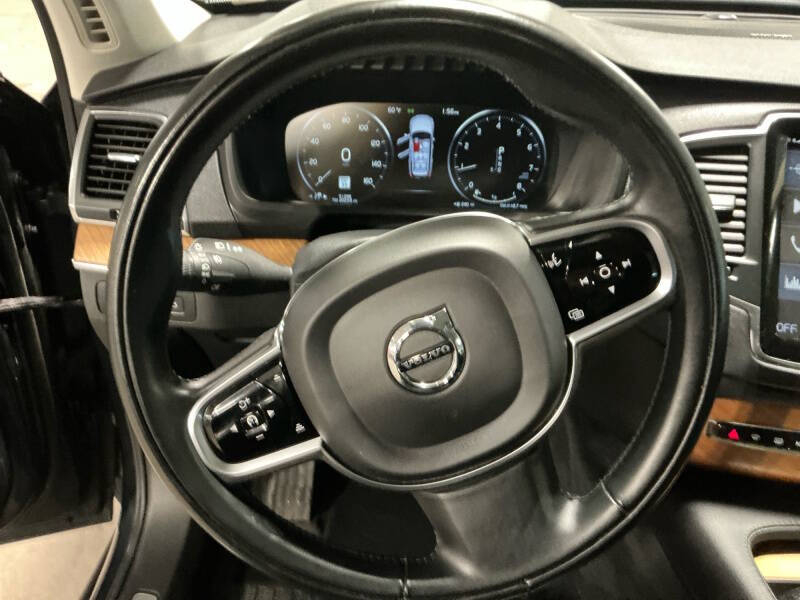 2021 Volvo XC90 T6 Momentum 7-Passenger