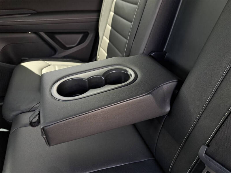 2025 Volkswagen Atlas Cross Sport SEL 4Motion