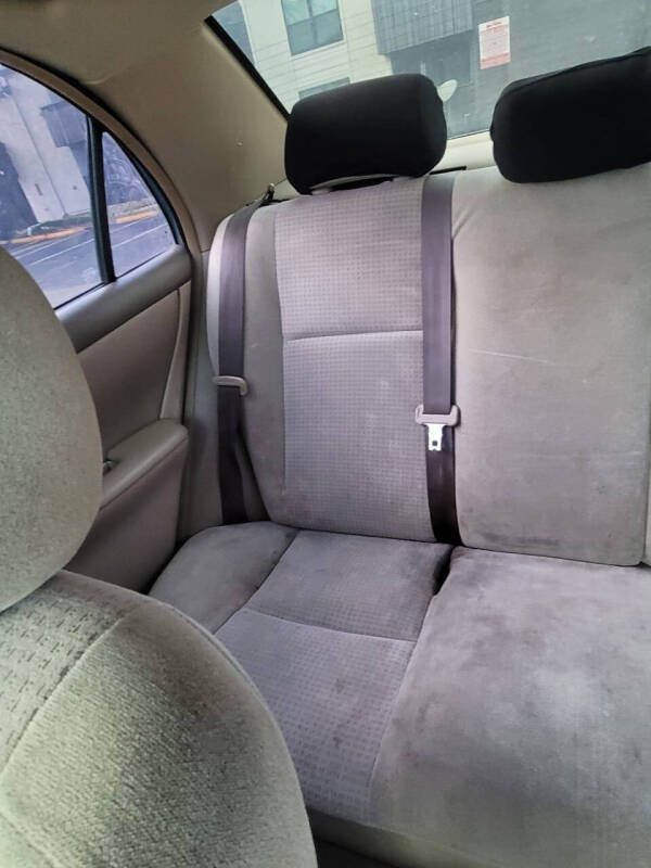 2005 Toyota Corolla LE