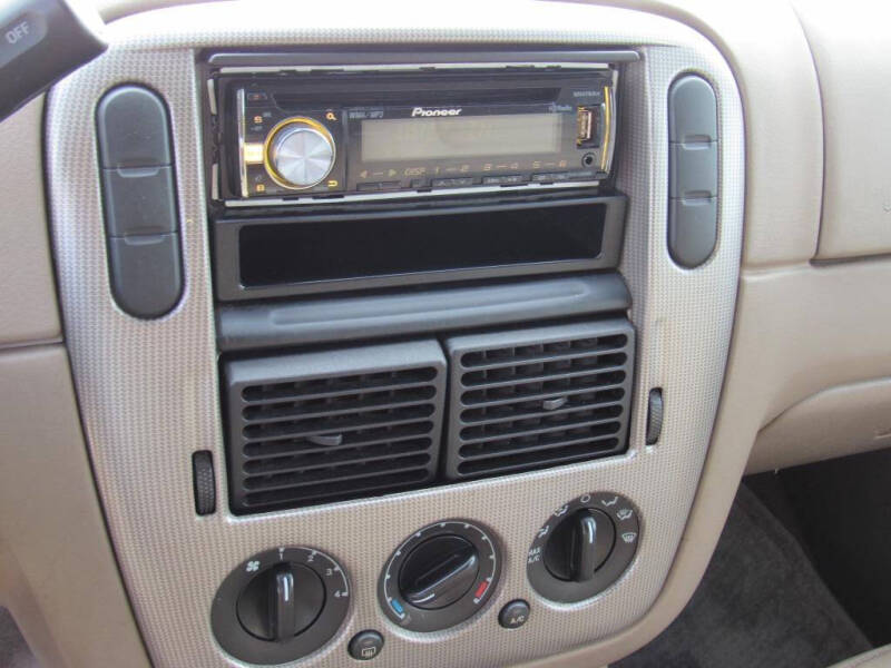 2004 Ford Explorer XLT