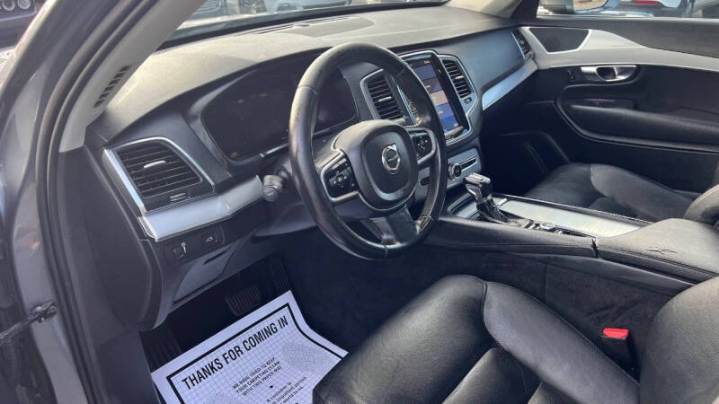 2016 Volvo XC90 T5 Momentum