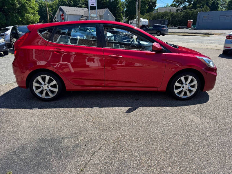 2012 Hyundai Accent SE