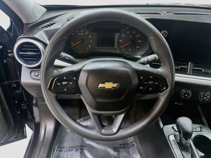 2025 Chevrolet Trax LS